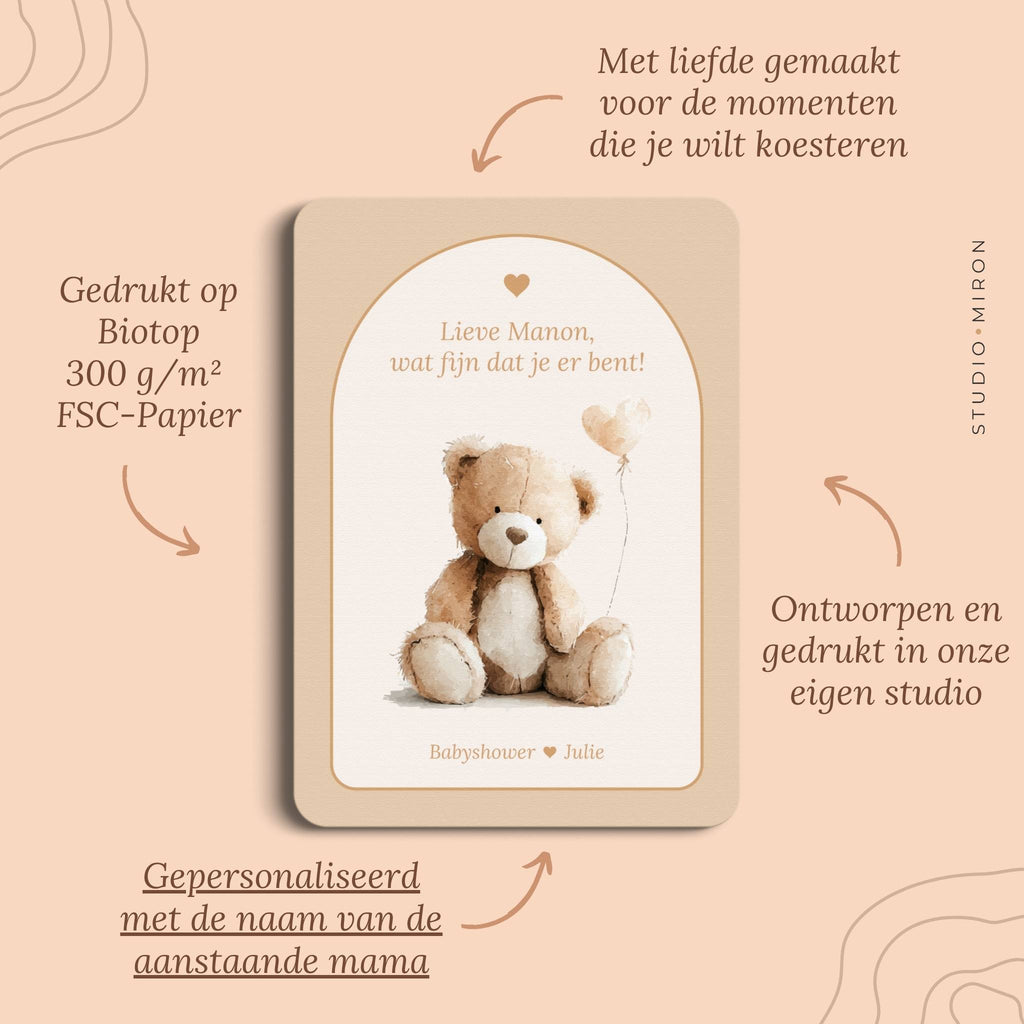 Babyshower decoratie Welkomstposter en Naamkaart in Boho Zand Beer stijl, pluspunten – Studio Miron